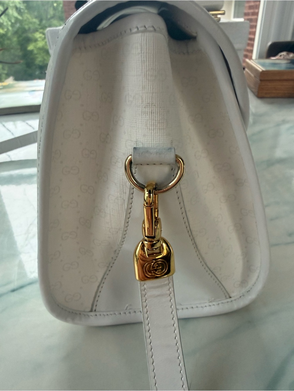 Vintage Gucci White Crossbody Bag with Gold Hardware - Picture 6 of 15